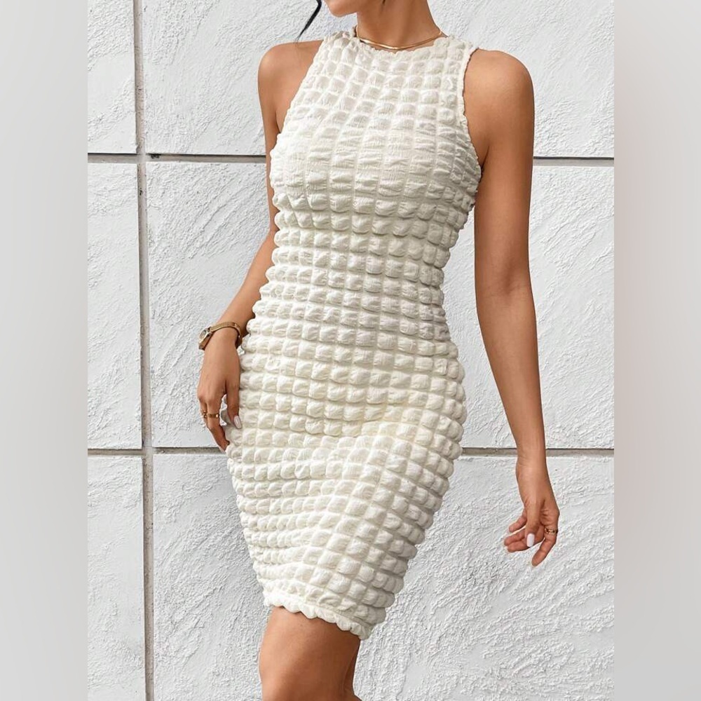 Forever 21 Cream Popcorn Mini 
Dress size M​